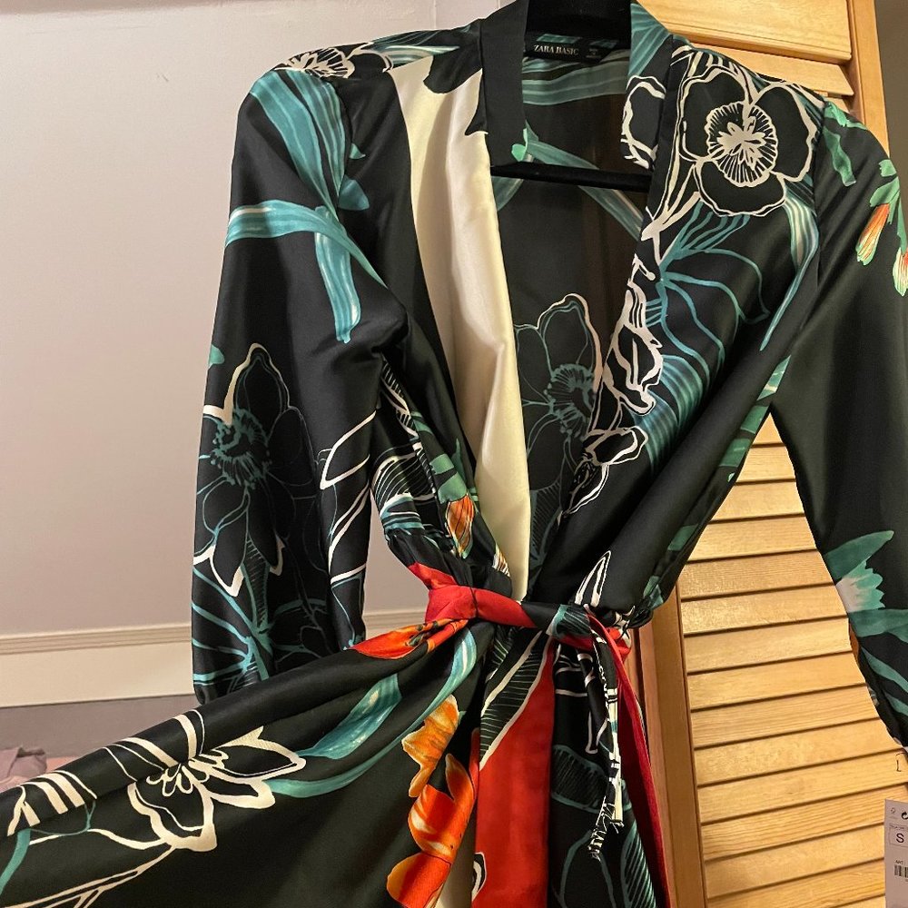 Zara Floral Wrap Tie Dress Size Small NWT